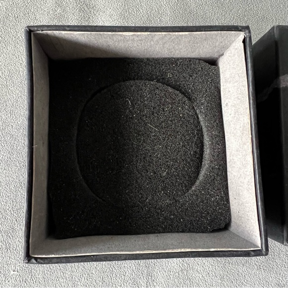 INVICTA Signature II Collection Watch Box 3.60x3.60x3 inches - Picture 2 of 3